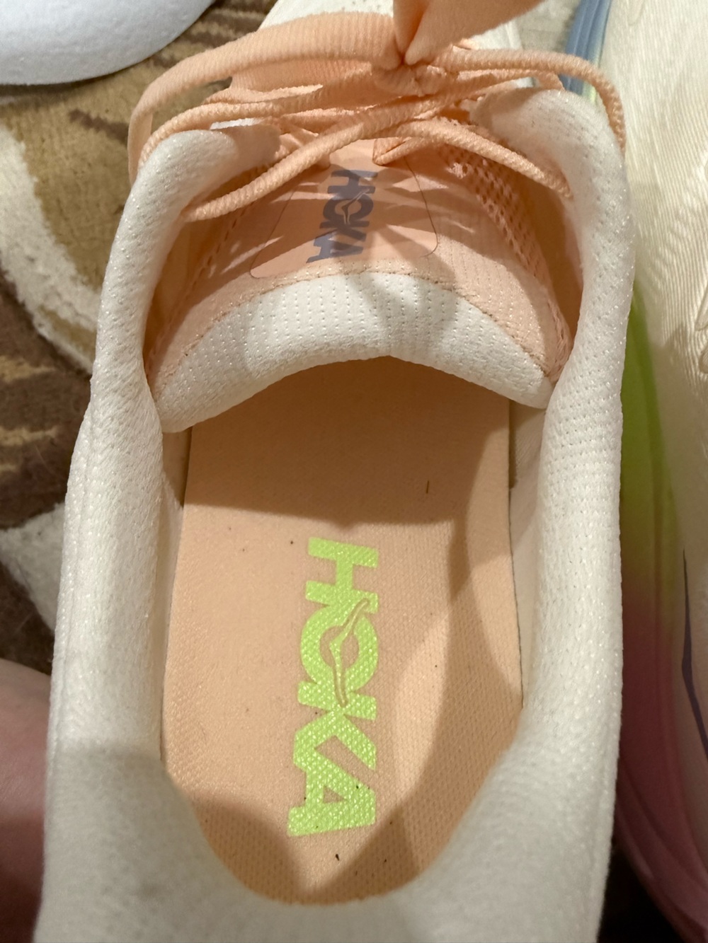 women's HOKA Arahi 8 stability sneakers size 10 vibrant alabaster and tangerine - Picture 3 of 9